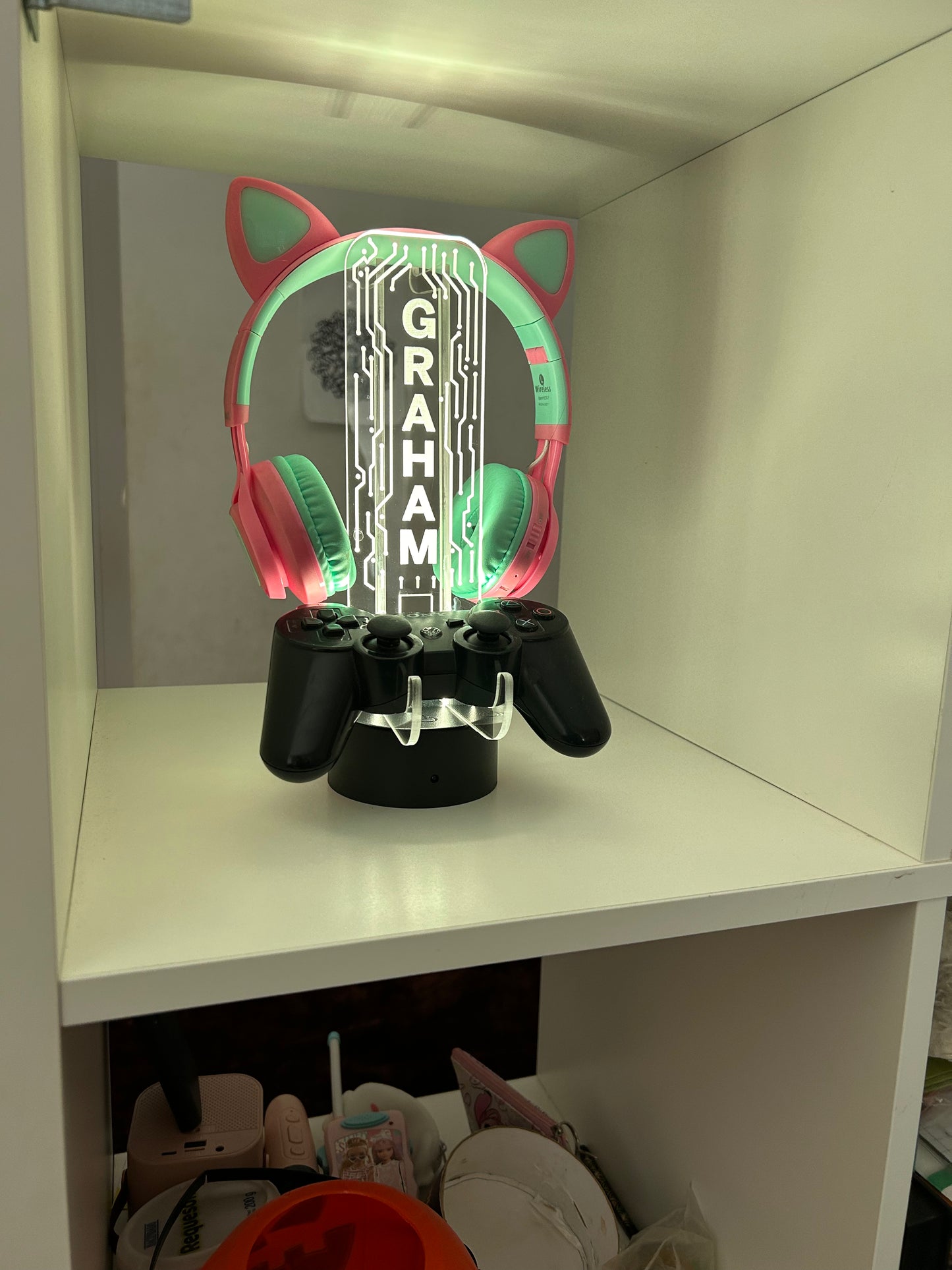 Soporte personalizado para auriculares de acrílico con LED con etiqueta de jugador – Regalo personalizado para soporte de controladores